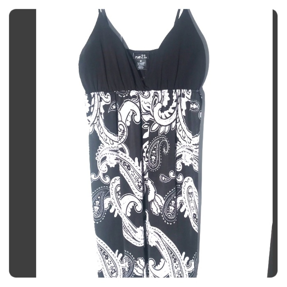 Rue21 Spaghetti strap black/white top size Medium